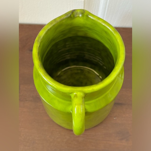 Peasant Village Vtg Italian Pitcher Glazed Avocado Green Signed 8” Vase, 36 OZ - Picture 7 of 10